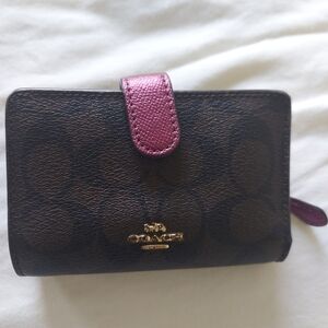 Coach Medium Corner Zip Wallet In Signature Canvas Brown / Metallic Berry